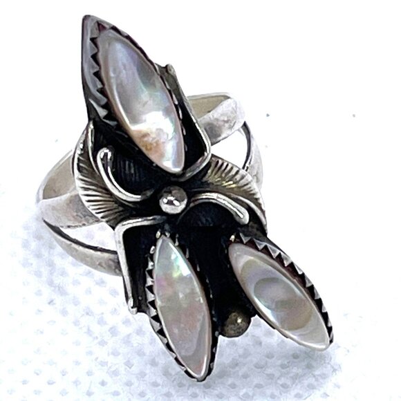 Native American Statement Signed LW Silver Mother Of Pearl Shell Ring Sz 5.5 VTG - Picture 6 of 16